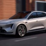 Avatr 07L chega com 968 cv e três motores elétricos