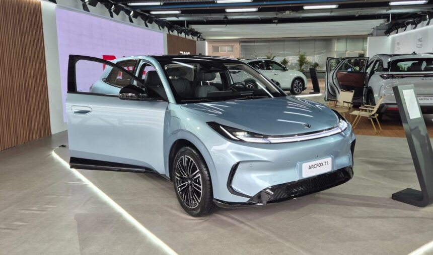 Baic confirma estreia do elétrico Arcfox T1 em outubro
