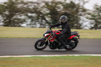 Bajaj bate recorde e emplaca 3.371 motos em julho no Brasil