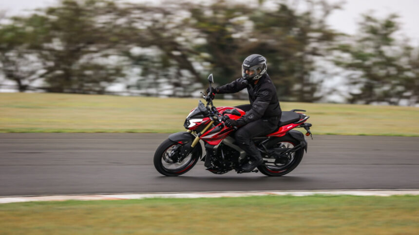 Bajaj bate recorde e emplaca 3.371 motos em julho no Brasil