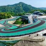 Bilionário esculpe montanha e inaugura pista privada de 3,5 km em Chiba