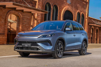 BYD lança Song Pro 2027 com kit solar e financiamento a juros zero