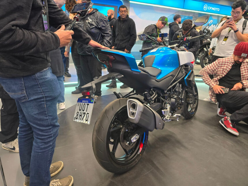 CFMoto confirma 450 NK: naked bicilíndrica chega em 2027