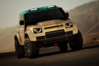 Defender Dakar de rua chega com 635 cv após vitória no Dakar 2026