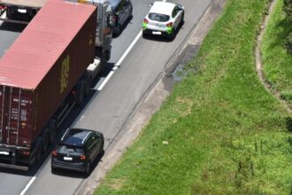 Evite multa: saiba quando é permitido parar no acostamento