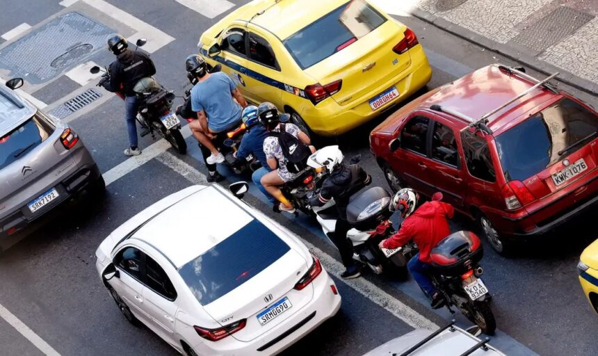 Explosão de acidentes de moto força adiamento de cirurgias no Rio