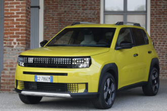 Fiat lança Argo X 2027 no Brasil com inovações e segurança reforçada