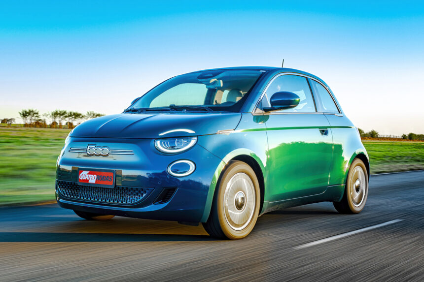 Fiat mantém 500e encalhado no Brasil com unidades de 2022