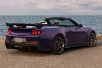 Ford apresenta Mustang conversível Dark Horse SC de 806 cv para 2027