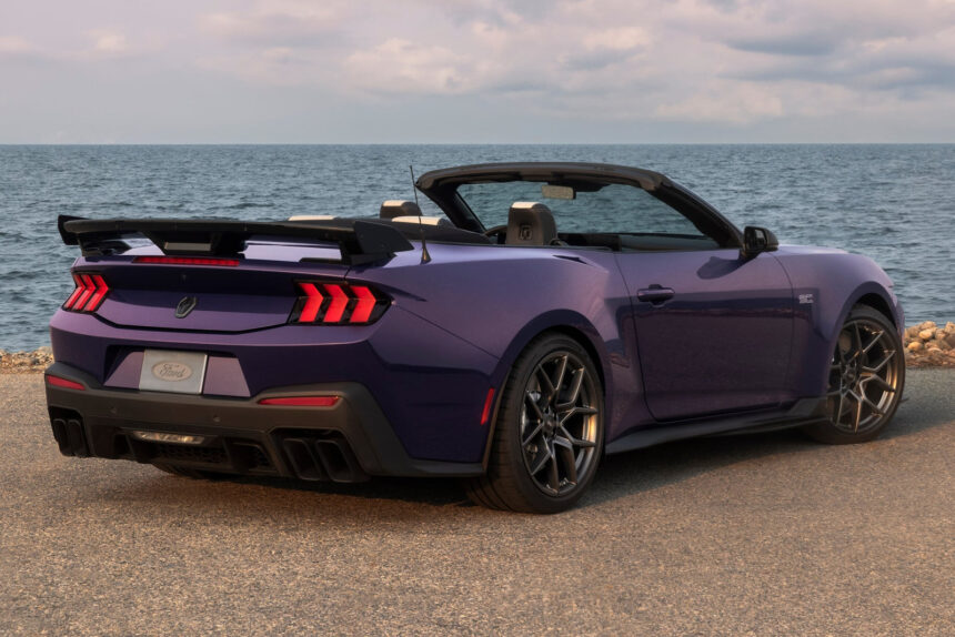 Ford apresenta Mustang conversível Dark Horse SC de 806 cv para 2027