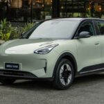 Geely EX2 Max chega ao Brasil com produção na Renault do Paraná em 2026