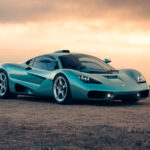 Gordon Murray S1 chega às ruas com volante central e V12