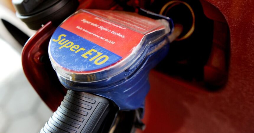 Governo aprova E32: saiba como mudança afeta motoristas e postos
