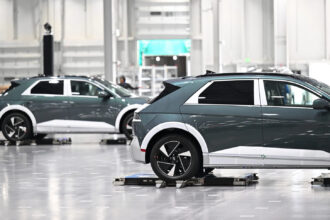 Hyundai testa robôs que estacionam carros e aumentam vagas em até 50%