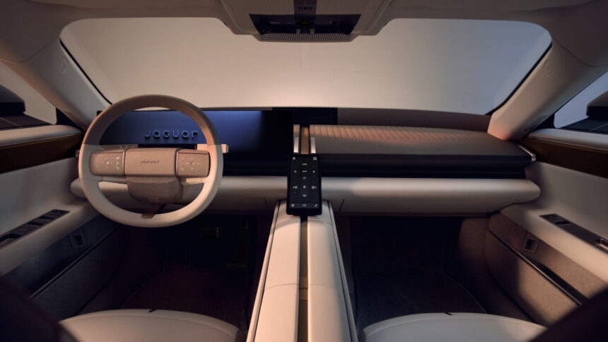 Jaguar revela interior minimalista e tecnologia do Type 01 antes da estreia