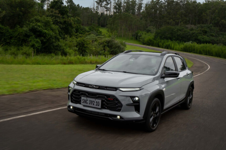 Jeep reduz potência do Avenger para enquadrar no Mover