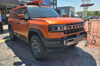Jetour G700 chega ao Brasil: plug-in gigante e off-road, mas peso preocupa