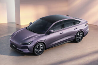 Jetta estreia sedã elétrico M6 para recuperar vendas na China