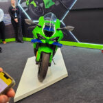 Kawasaki lança KLX 230 no Festival Interlagos com versão para trilhas