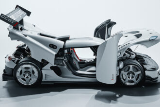 Koenigsegg apresenta CCGT1 de 1.600 cv inspirado no GT1 que nunca competiu