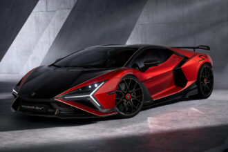 Lamborghini lança Revuelto SV: 1.065 cv, V12 e foco em aerodinâmica