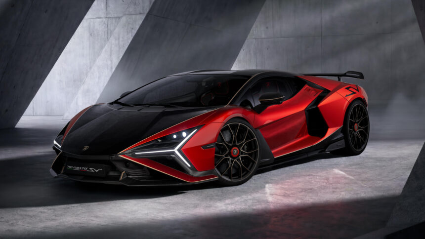 Lamborghini lança Revuelto SV: 1.065 cv, V12 e foco em aerodinâmica