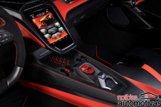 Lamborghini mantém ritual e liga motor com clássico botão vermelho