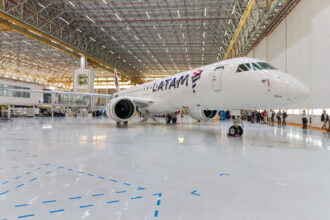 LATAM abre vendas do Embraer E195-E2 e estreia novas rotas em novembro