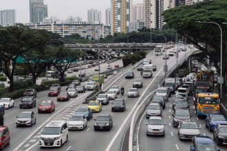 Leilão em Singapura: COE arrematado por S$123.890; custo do carro dispara