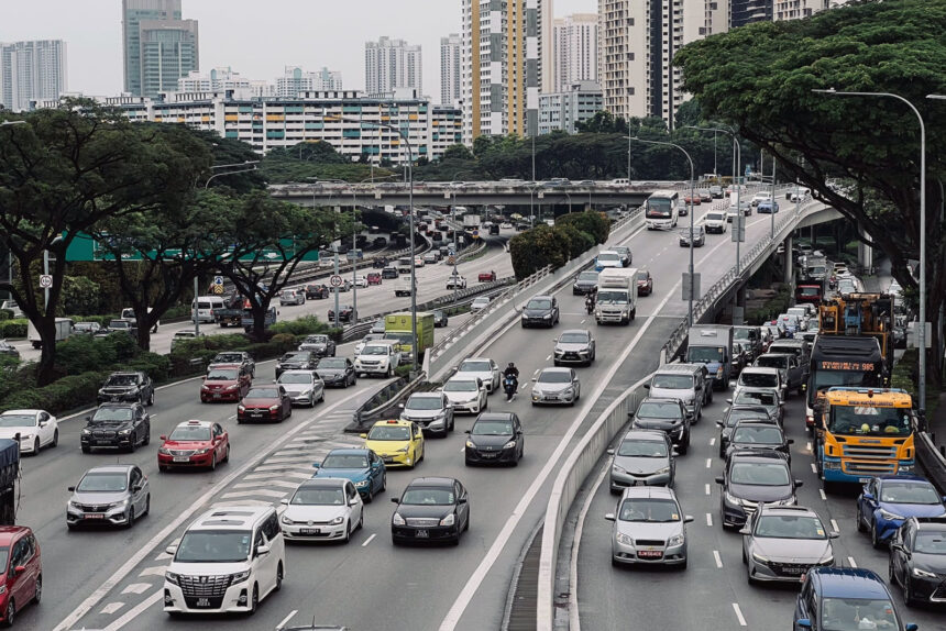 Leilão em Singapura: COE arrematado por S$123.890; custo do carro dispara