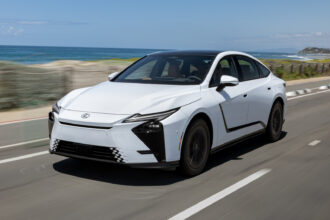 Lexus inicia pré-venda do ES 350h no Brasil por R$ 399.990