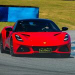Lotus lança preços no Brasil: elétricos ficam mais baratos que Emira