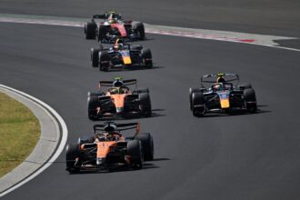 McLaren mira meio segundo e caça liderança na temporada 2026