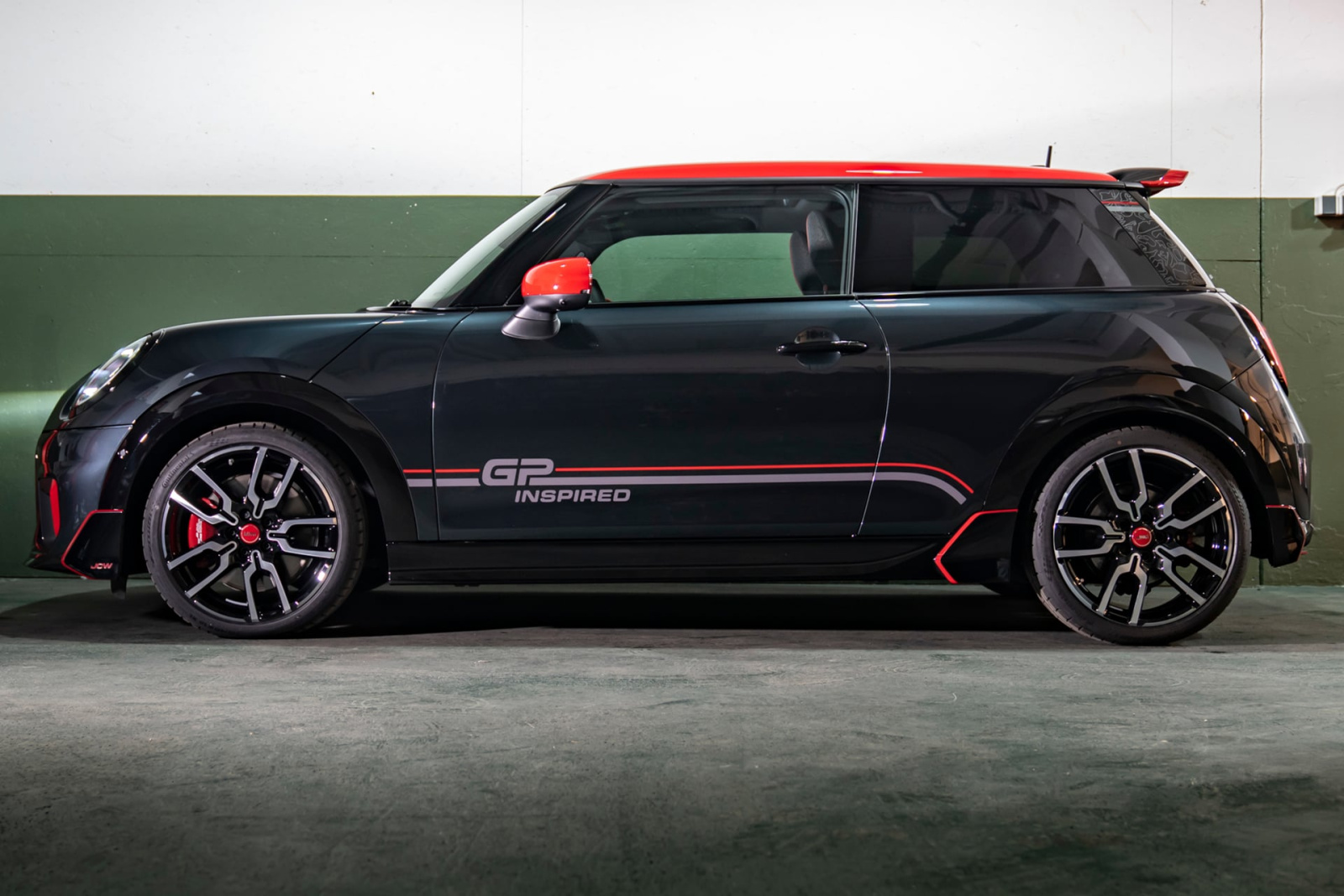 Mini estreia no Brasil o JCW GP Inspired: só 20 unidades