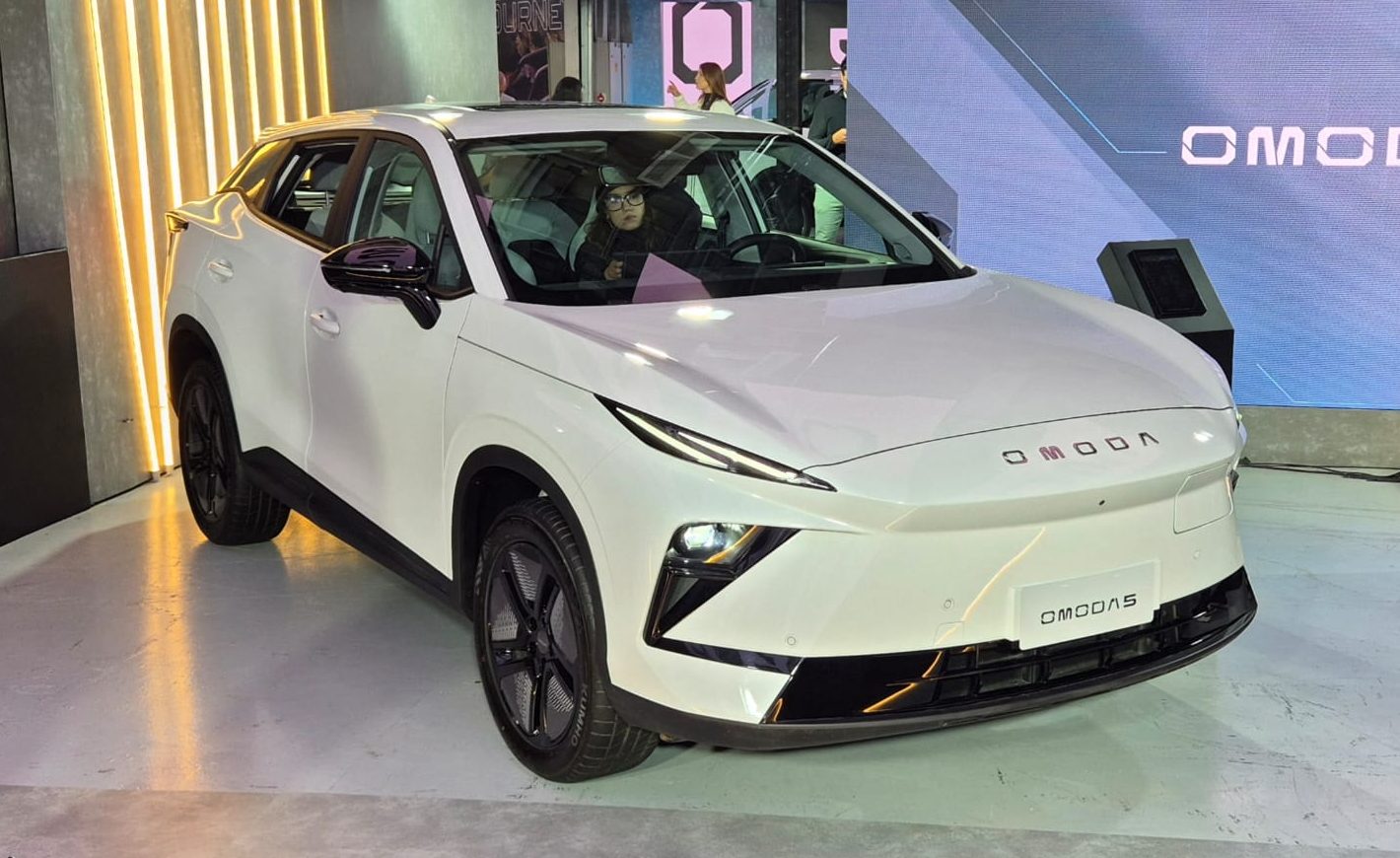 Omoda E5 ganha motor mais forte e visual renovado; estreia no 4º tri