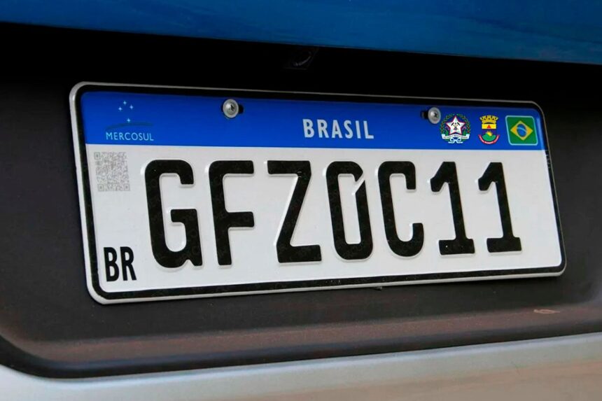 Projeto exige lacre físico em placas traseiras de motos e quadriciclos
