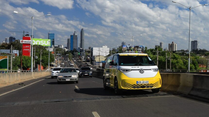 Rainer Zietlow cruza 78 países e chega ao Brasil após 90 mil km