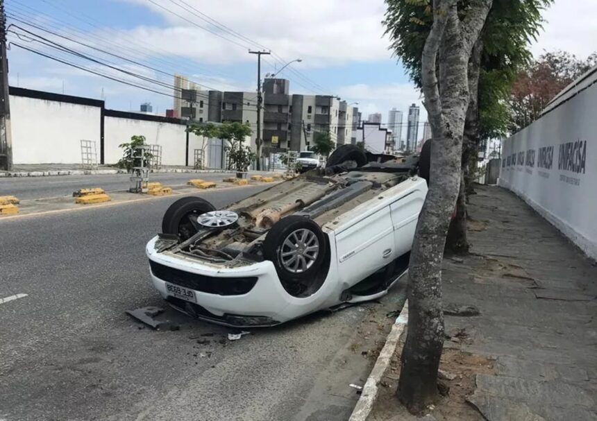 Reaja rápido: 6 ações que salvam vidas após um capotamento