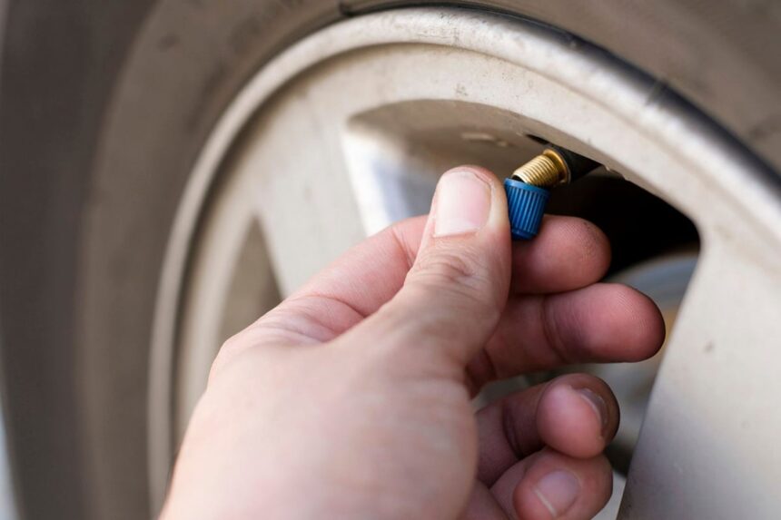 Saiba por que a tampinha da válvula protege o pneu sem gerar multa