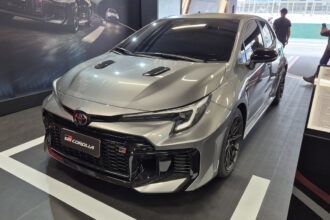 Toyota lança GR Corolla reformulado com frente redesenhada e mais torque