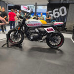 Triumph lança Tracker 400 e Thruxton 400 no Festival Interlagos