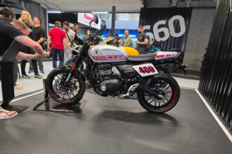 Triumph lança Tracker 400 e Thruxton 400 no Festival Interlagos