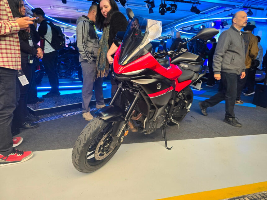 Yamaha lança serviço Blustar e mostra Tracer 7 e nova R7