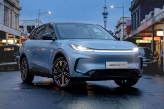 BAIC desembarca no Brasil com Arcfox, híbridos e marca premium