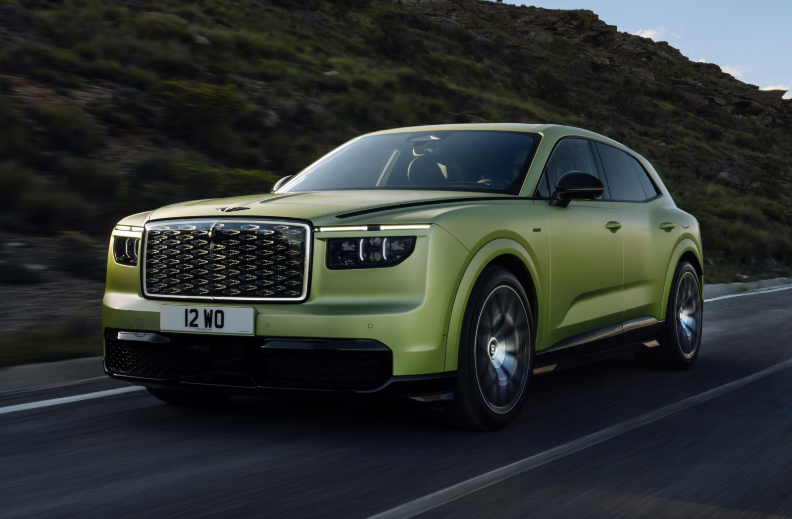 Bentley lança Torcal elétrico e mira performance de superesportivo