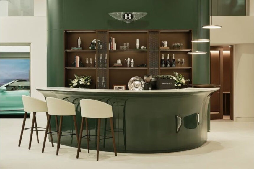 Bentley transforma revendas em bares e lança o elétrico Torcal