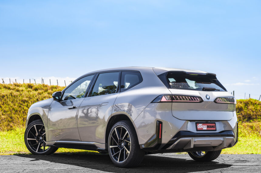 BMW iX3 chega ao Brasil com arquitetura 800V e maior autonomia