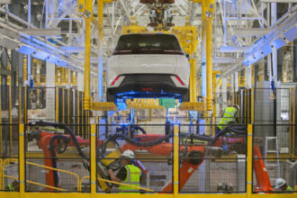 BYD mira 3 fábricas e unidade de baterias na Europa, mas enfrenta obstáculos