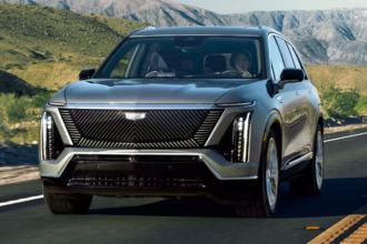 Cadillac estreia no Brasil: Lyriq por R$820 mil e Vistiq por R$990 mil