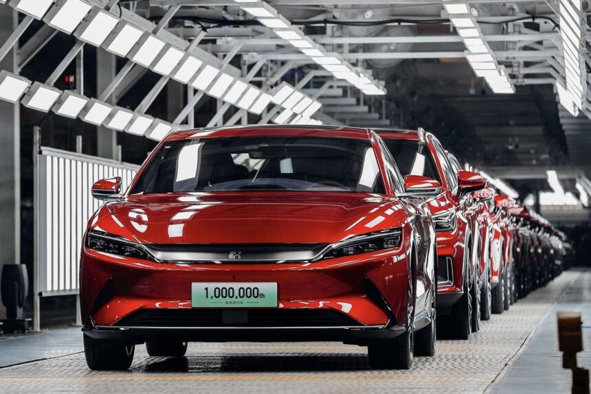 China tributa baterias de carros elétricos e encarece veículos